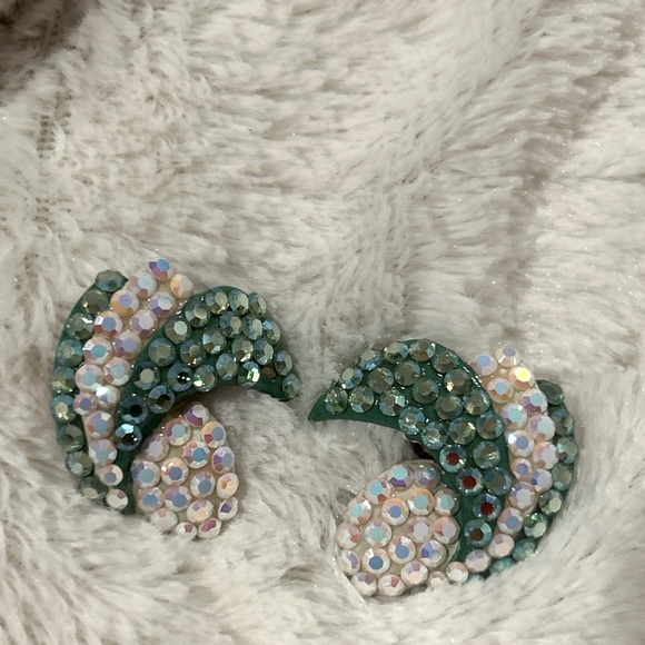 Vintage Bellini clip with sage Green and AB white swirl Swarovski earring new - Picture 3 of 11